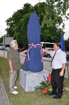 KNOBLEHARJEVO 2011 - Odkritje kipa Frana s. Metelka in odprtje razstave umetniških del Ferenca ccsernika 6